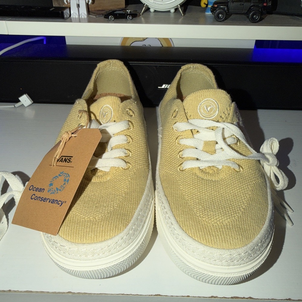Vans Circle Vee Low Cut Parsnip Yellow Women's Size 8